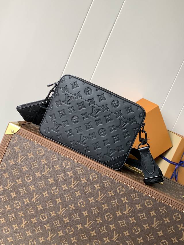 All-steel hardware with a variable-coding chip. Premium original M69827 full-lea