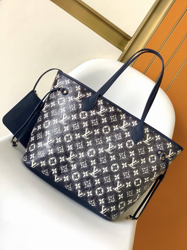 it. Slim handles allow for comfortable shoulder and elbow carry. 31.0 x 28.0 x 1