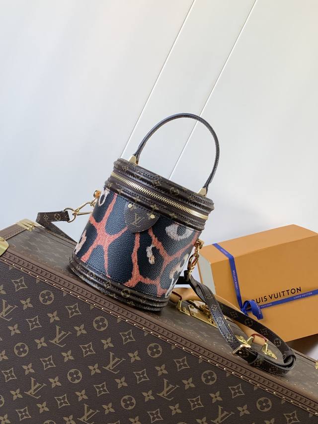 top-quality original, variable chip M13846, color M43986. The Vanity handbag dra