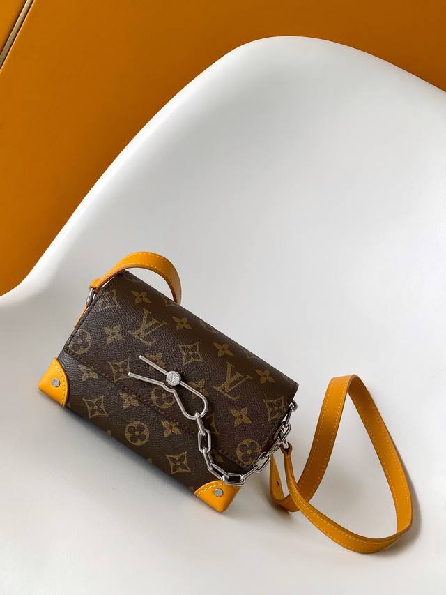M12811 Yellow Premium Original Dynamic Chip. This Steamer Mini Bag is crafted fr