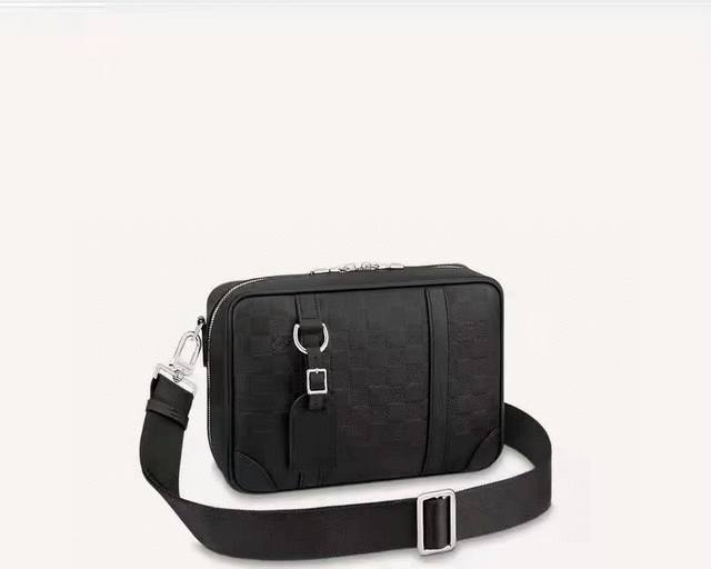 M45286 Imported top-grain cowhide with impeccable details. This original, premiu
