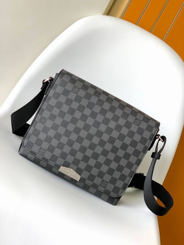 Top-grade original N40349 New District small messenger bag continues the elegant