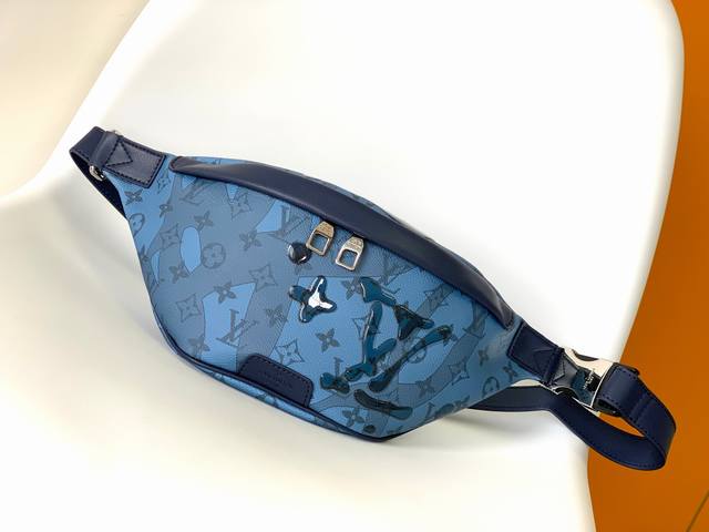 Top-grade original new M22576 royal blue men's chest bag Lv chest bag, beautiful