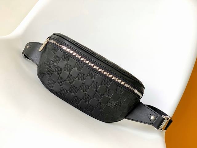 premium original N40298 Campus waist bag features a compact design crafted from