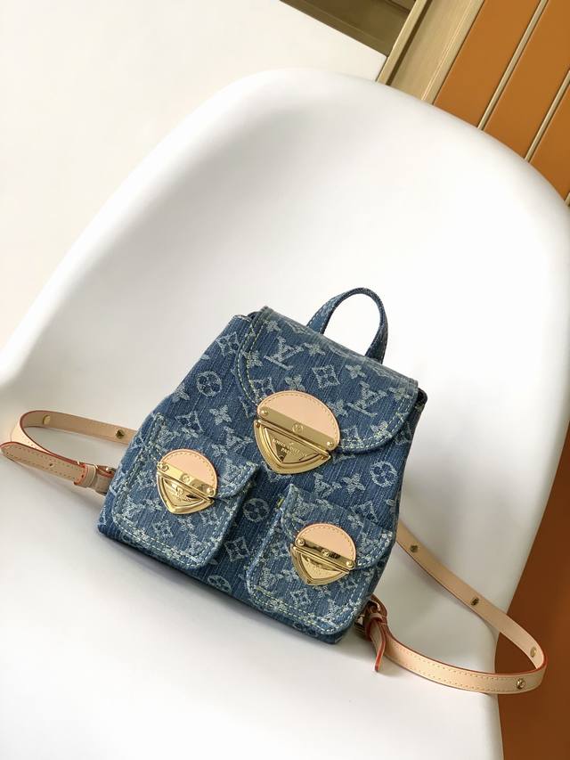 Dynamic 163 Venice Backpack M46836 Blue M13313 Pink is truly stunning!!! The new