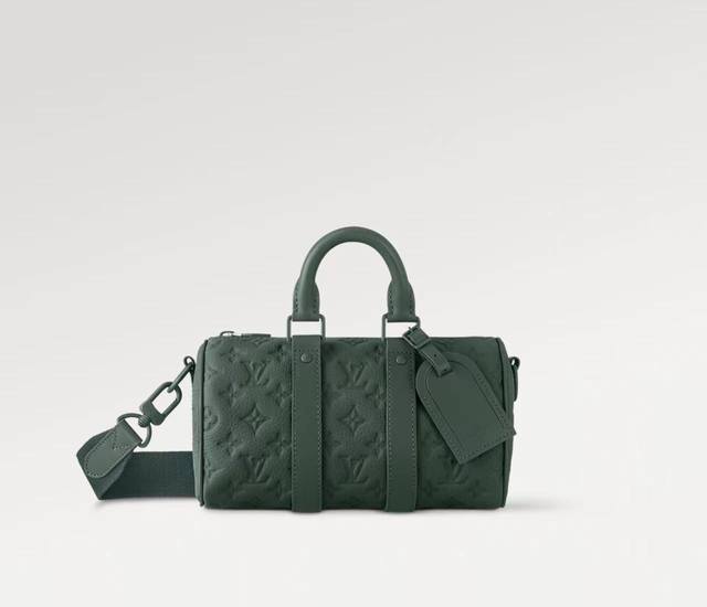 163C01 Chip, Top-Rated Original M24432. This classic green Keepall travel bag wa