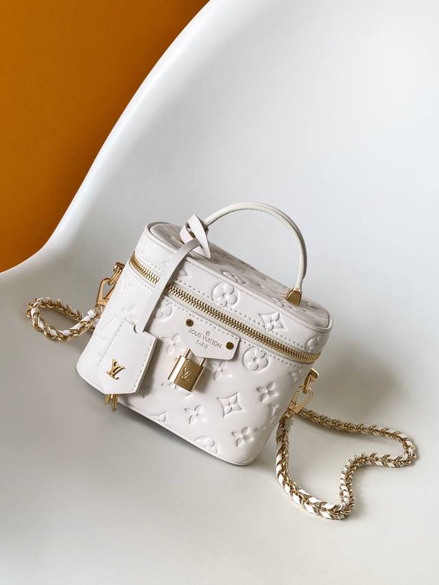 M25143 Black M25219 White Premium Original Dynamic Chip. This small Vanity bag i
