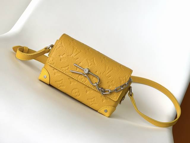 M82917 Yellow M82916 Orange M82918 Green This Steamer mini bag is crafted from v