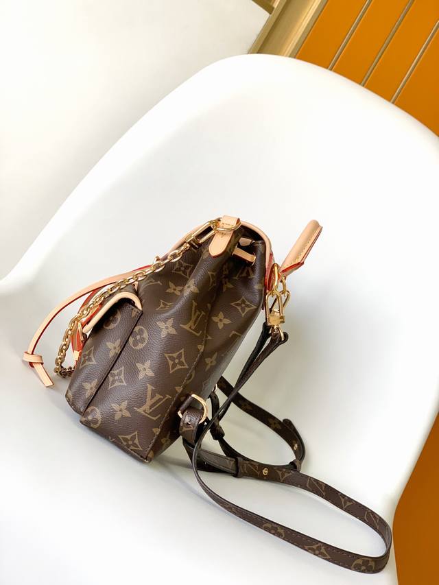 M46932 Premium Original. This compact and practical Excursion Small backpack is