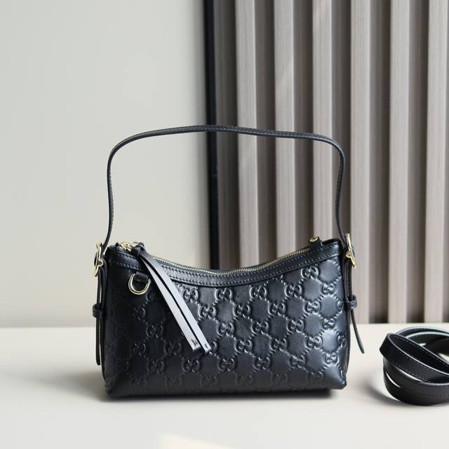 a premium, original, new arrival from the Fall/Winter 2025 collection. The Gg Em