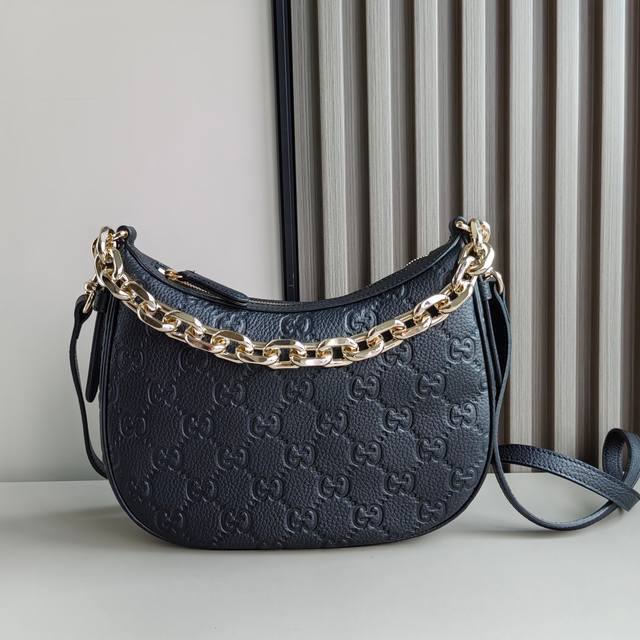 Top original model: 815409 Size: 25.5 20 5 The Gg Emblem collection reinterprets