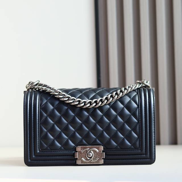 Pure original Boy classic model Le Boy fetal cowhide leather material: European
