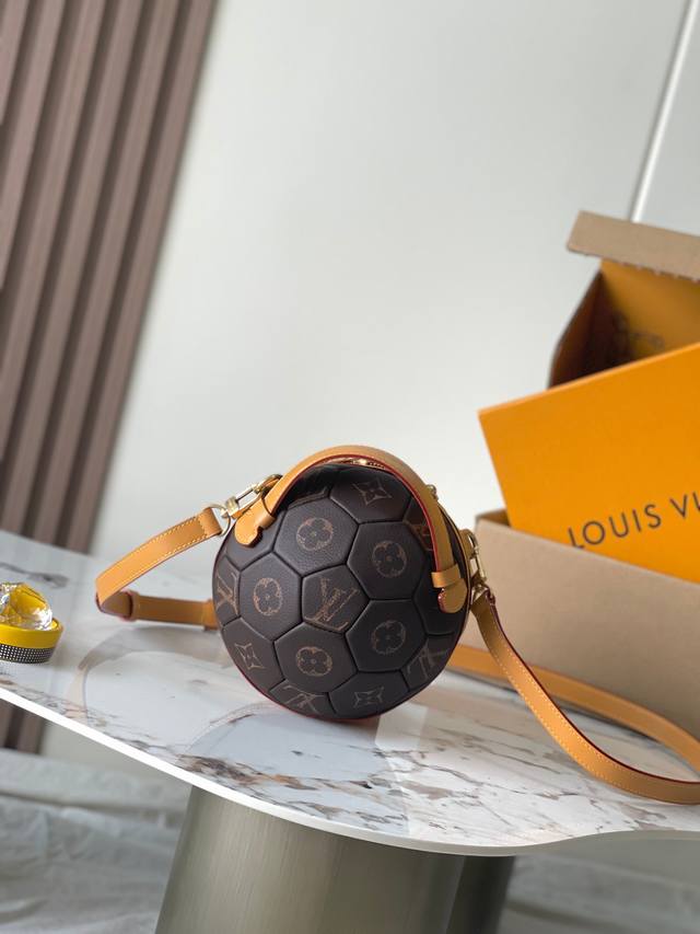Special Grade Mb163C Chip Edition Original Leather Soccer Ball Handbag Model: M1