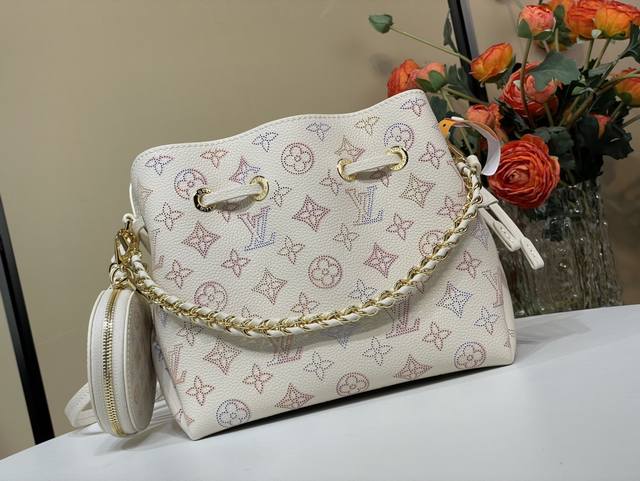 Exclusive photo of the original Bella bucket bag (M57068, 15114) in white with g