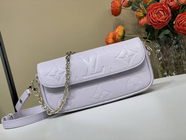 Exclusive photo of the Wallet On Chain Ivy bag, M82210, 25714, in purple embosse