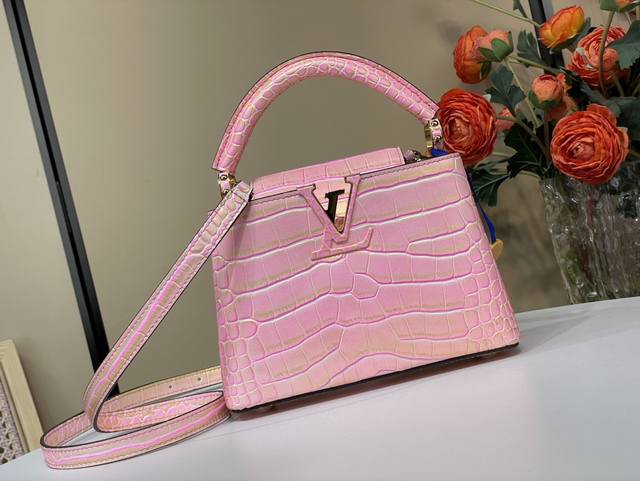 Exclusive photo of the original Capucines mini handbag M93429 48865 in gilded pe