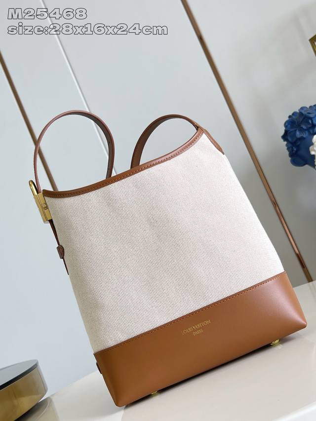 Factory Price P Top-grade original M25468 This Low Key Hobo small handbag blends