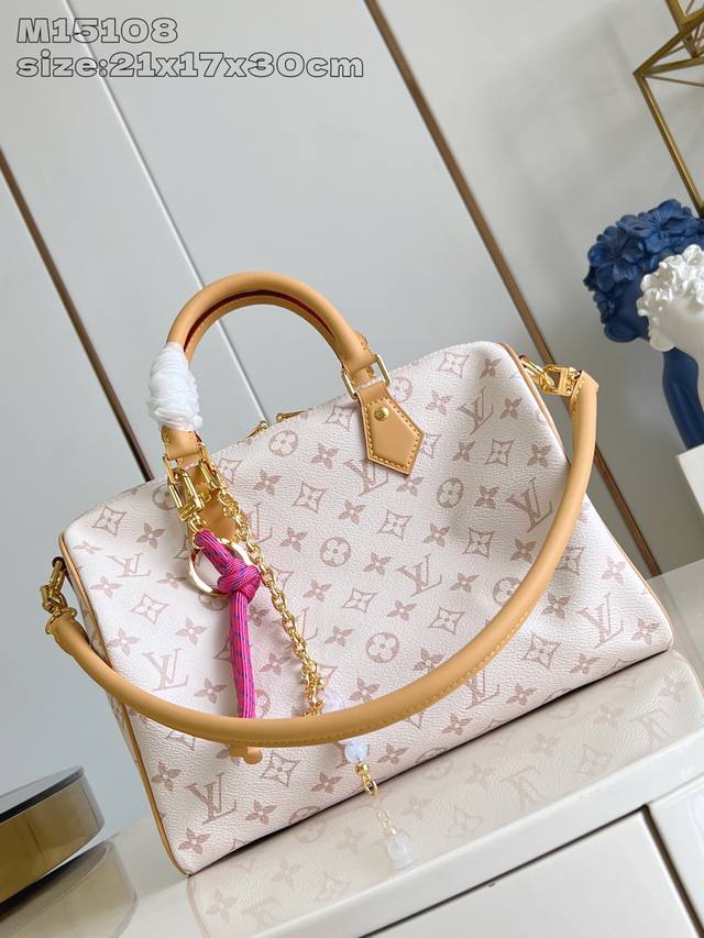 Factory Price P Top Original M15108 This Speedy Soft 30 Lucky handbag is crafted