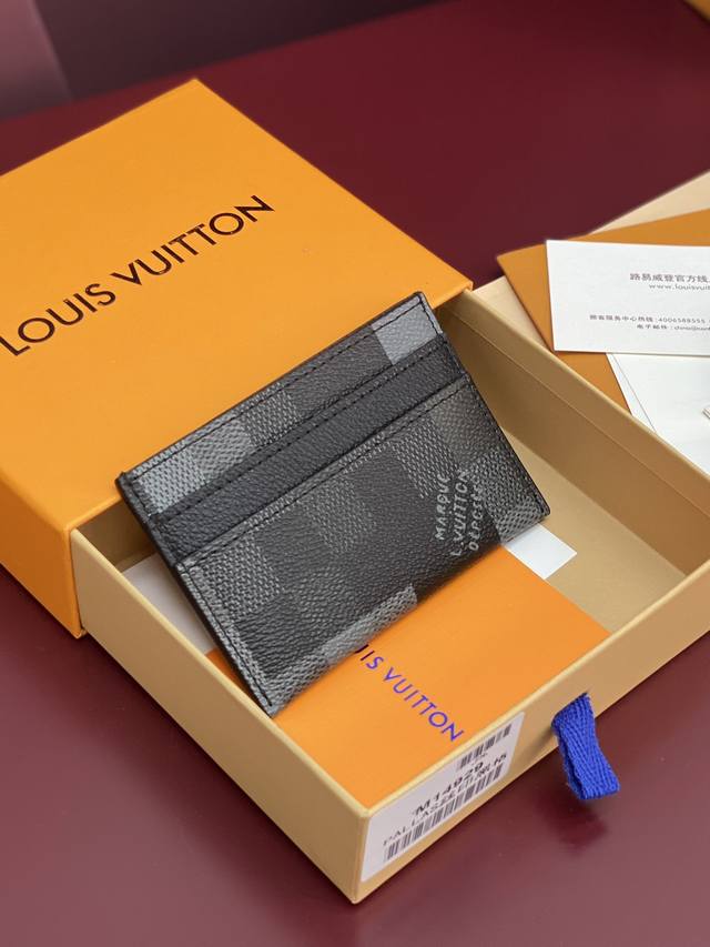 Factory Price: P M14929 Double-Sided Business Card Holder! Crafted from Damoflag
