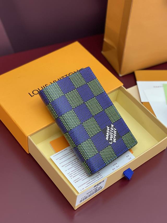 Factory Price P N00168 Blue Check Passport Holder! This classic Louis Vuitton pa