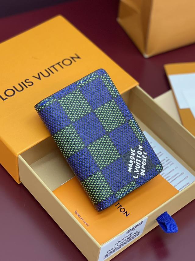 Factory Price P N00143 Blue Plaid Card Holder! This pocket wallet is crafted fro