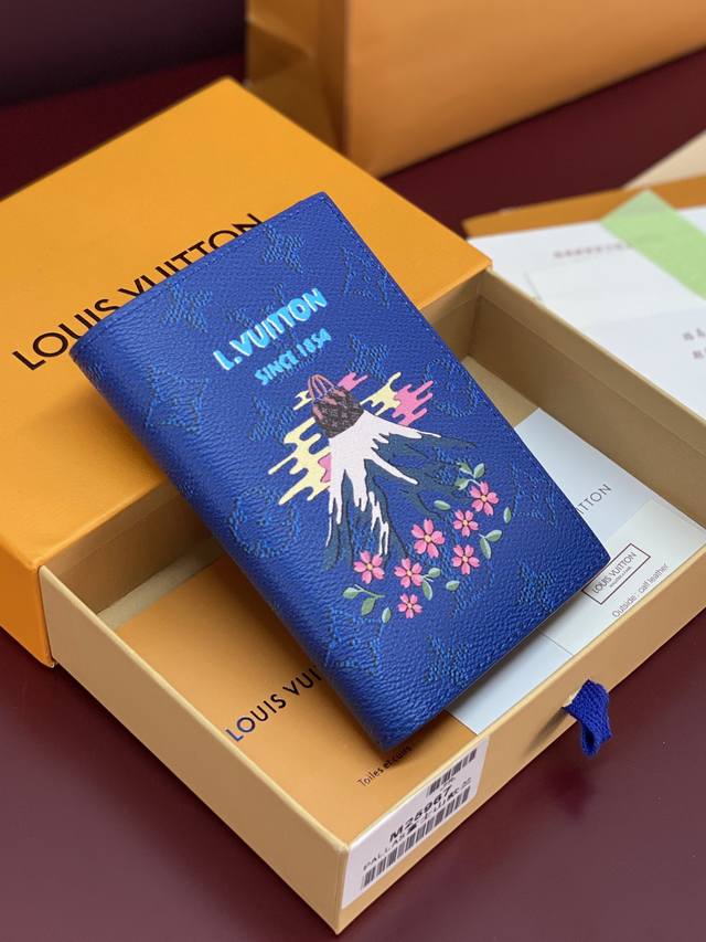 Factory Price P M25967 Mount Fuji Blue! Passport Holder! This passport holder is