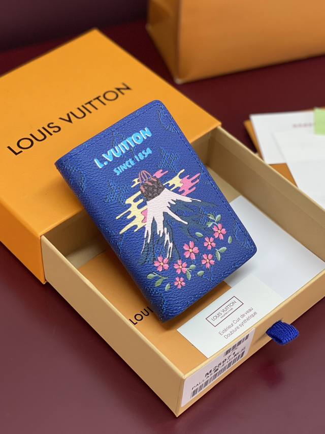 Factory Price: P M25971 Mount Fuji Blue! This versatile pocket wallet is crafted