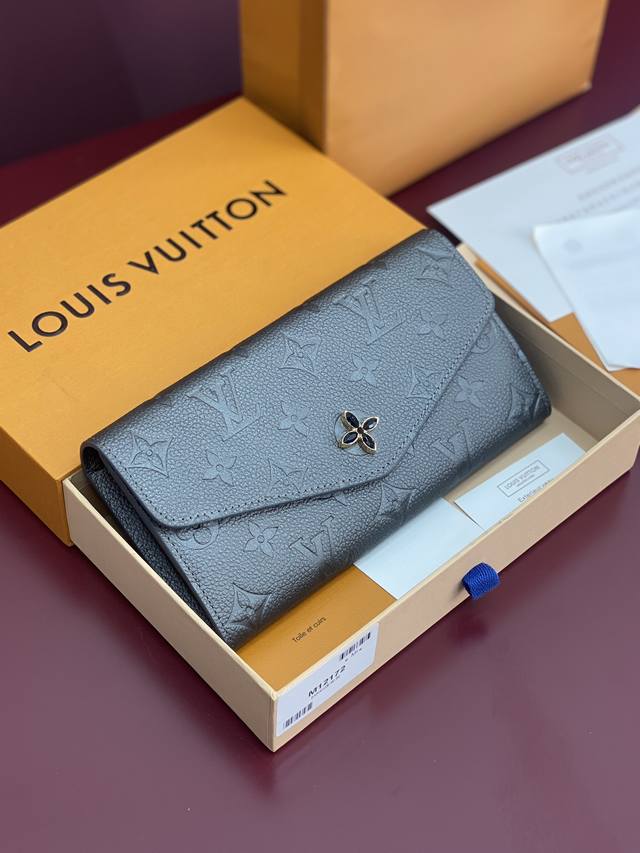 Factory Price: P M12172 Pearlescent Gray! This Sarah wallet is crafted from impo