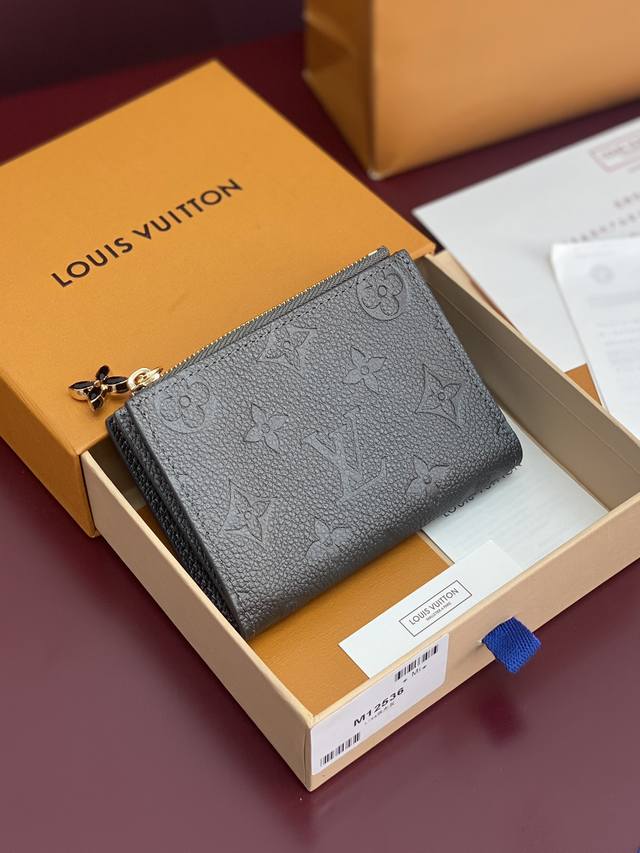 Factory Price: P M12536 Pearlescent Gray! This Lisa wallet is crafted from impor