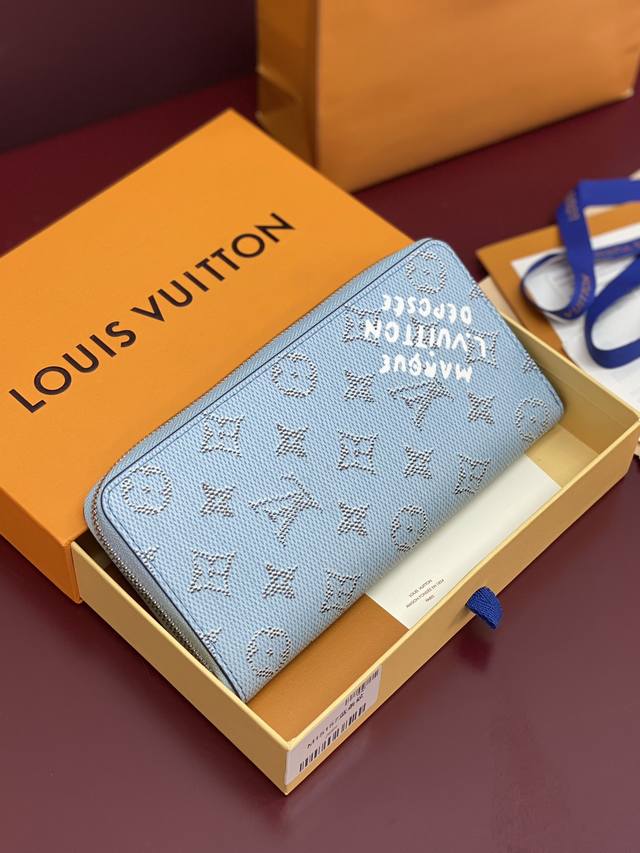 Factory Price P M15157 Blue Stripes! Zippy Vertical Wallet. This Louis Vuitton Z