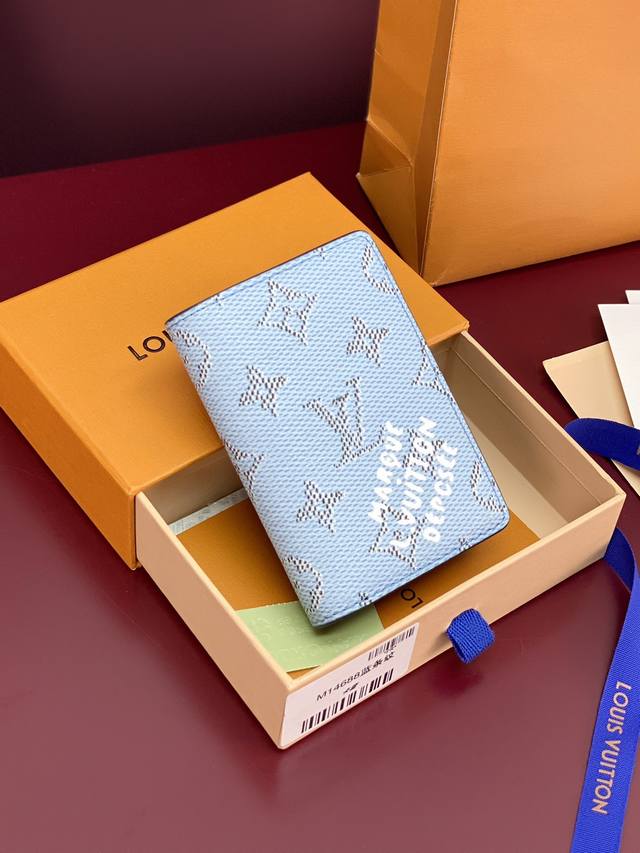 Factory Price: P M14688 Blue Stripes! Pocket Wallet! This pocket wallet features