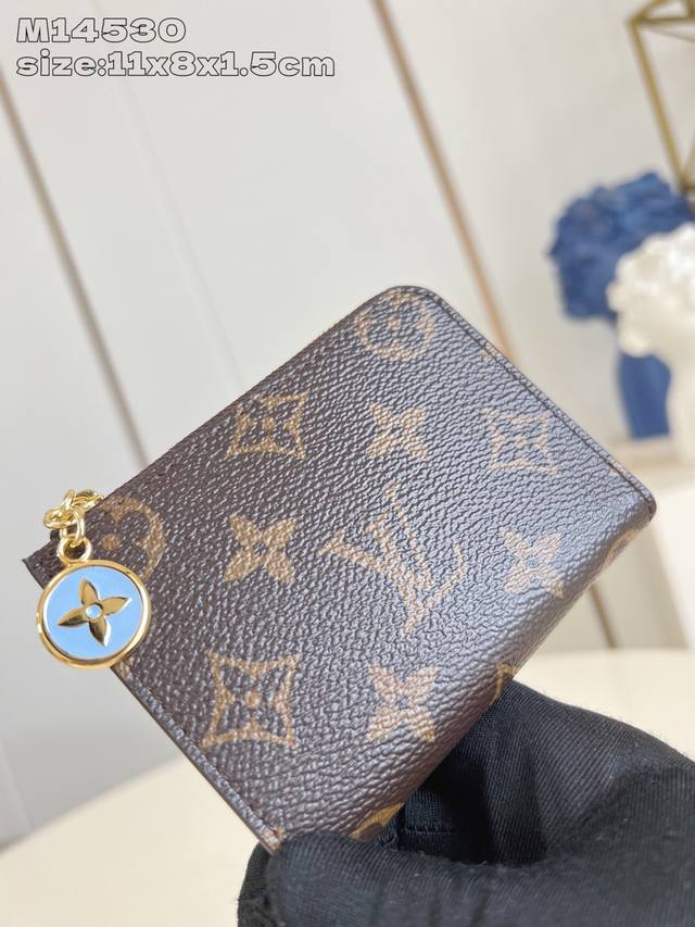 Factory Price P Top Original M14530 This Noa small wallet is made of Louis Vuitt
