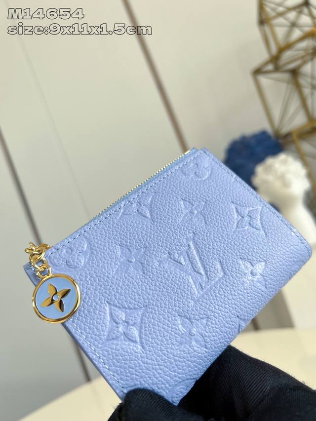 Factory Price P Top Original M14654 Blue This vibrant Lisa wallet, crafted from
