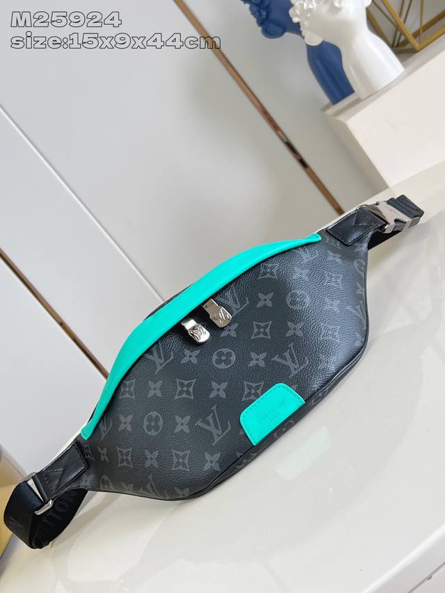 Factory Price P Premium Original M25924 This Discovery waist bag is crafted from