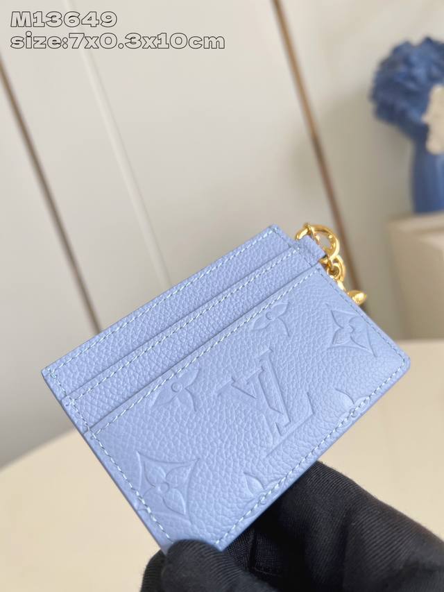 Factory Price P Premium Original M13649 This original Lv Charms cardholder from