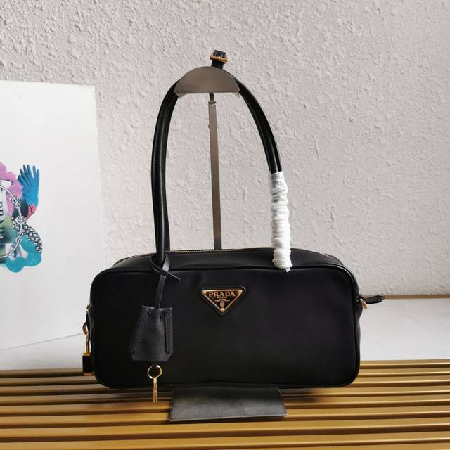 a new, premium original handbag, has arrived. This stylish, sleek, and compact h