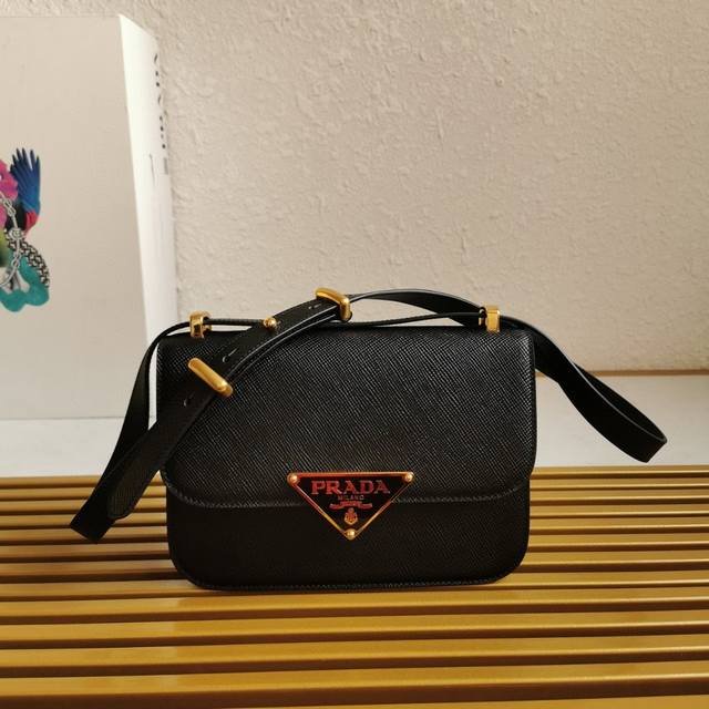 s top-tier, original, counter-branded new stewardess bag, 1Bd320, has arrived! T
