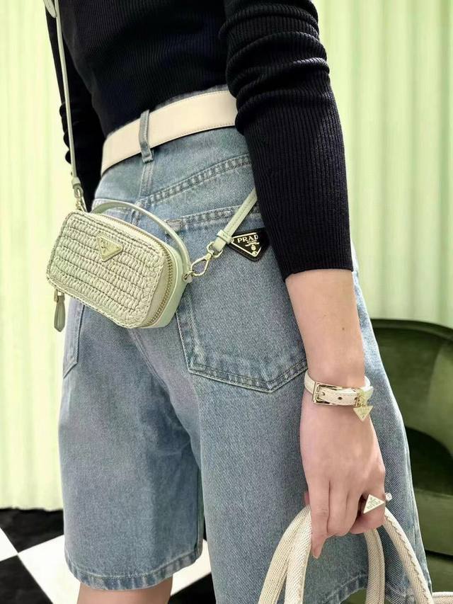 Top-of-the-line, original, new woven handbag 1Nr025 Mini. This mini bag is handw