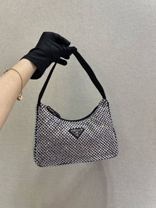 Premium Original Sparkling Diamond Hobo New Year 1Ne515 Sparkling Diamond, the m