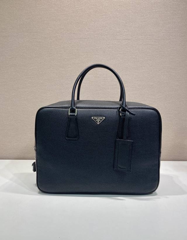 Premium Original New Briefcase 2Ve027 with Lock. This model is made of soft deer