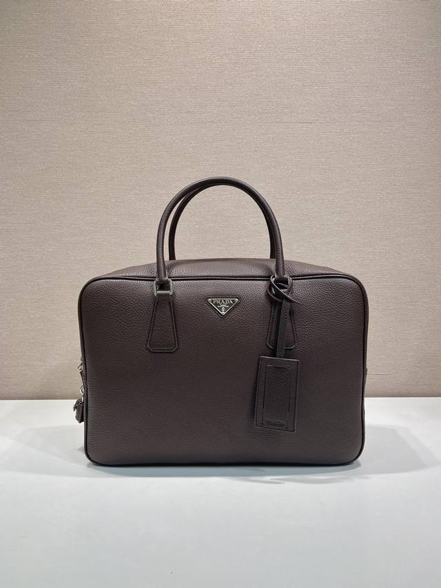 New Briefcase 2Ve027 with Lock. This model is made of soft deerskin leather, and