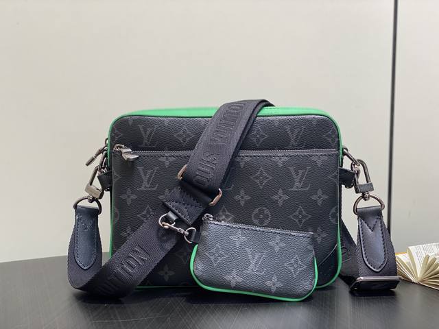 Factory price P Top original M26052 Black flower green men's bag three-piece set