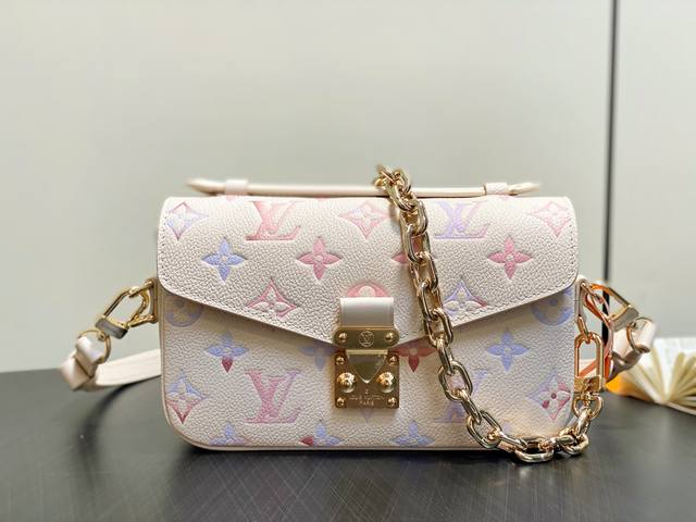 Factory Price P Premium Original M25682 Beige Gradient Leather Chain Shoulder Ba