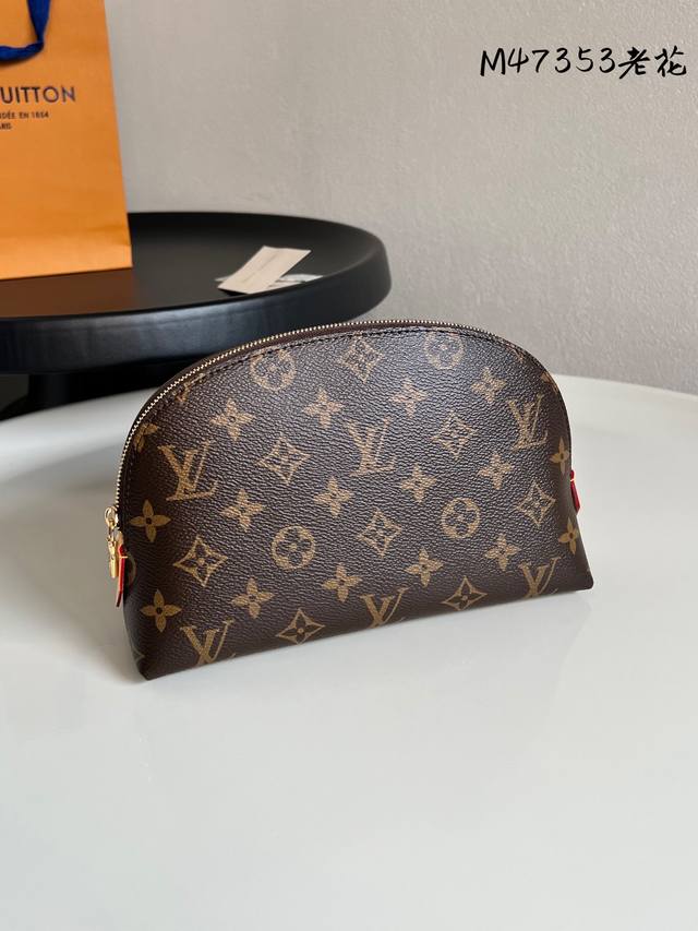 Factory Price P Chip Edition Large Cosmetic Bag M47353 Monogram. This large cosm