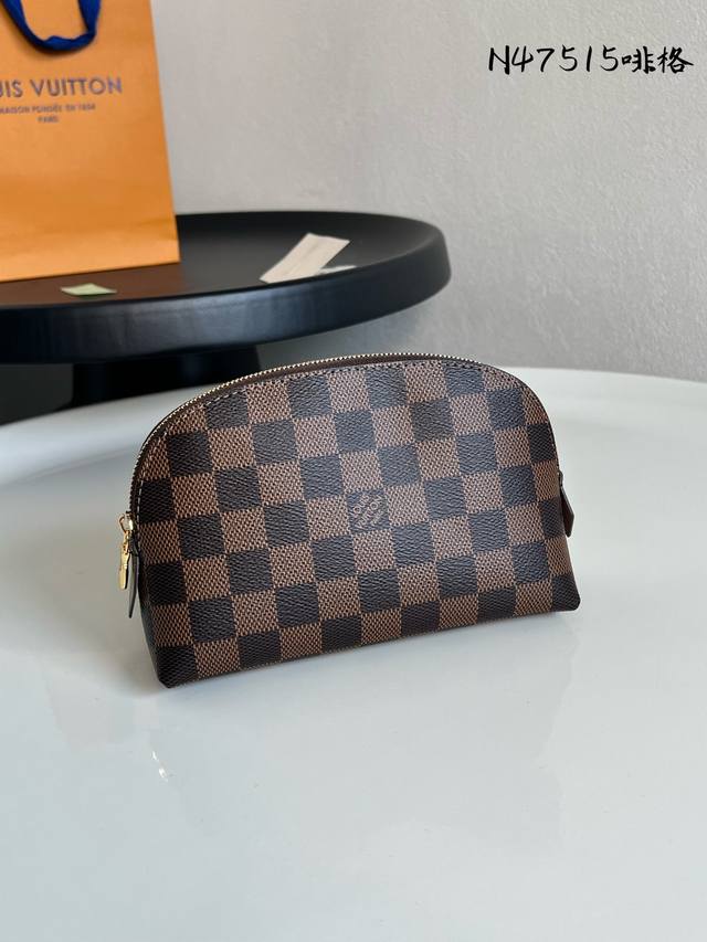 Factory Price P Chip Edition Cosmetic Bag N47515 Brown. This Damier canvas cosme
