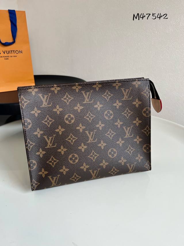 Factory Price P Chip Edition Toiletry Bag M47542 Monogram canvas cosmetic case,