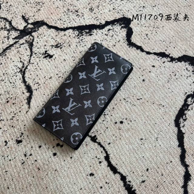 Factory Price P Chip Edition Premium Original M11709 Brazza Suit Wallet. This el