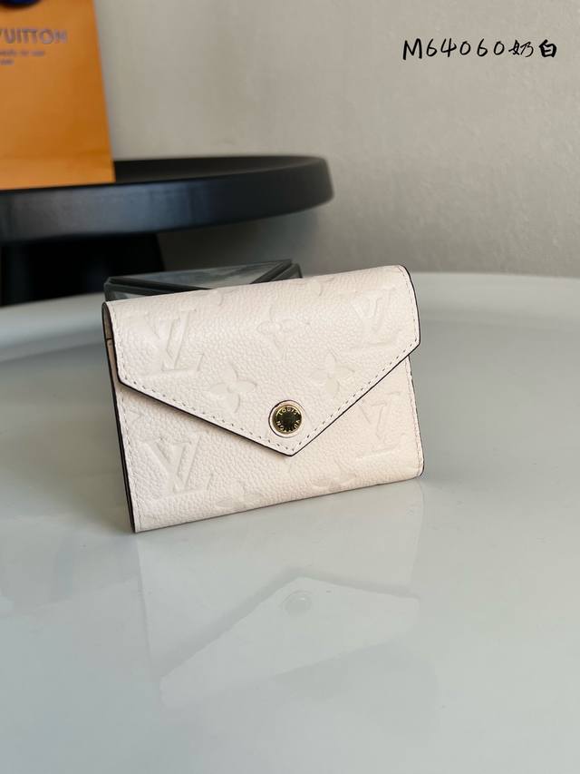 Factory Price P Chip Version M64060 Cream White Wallet Made of luxurious embosse