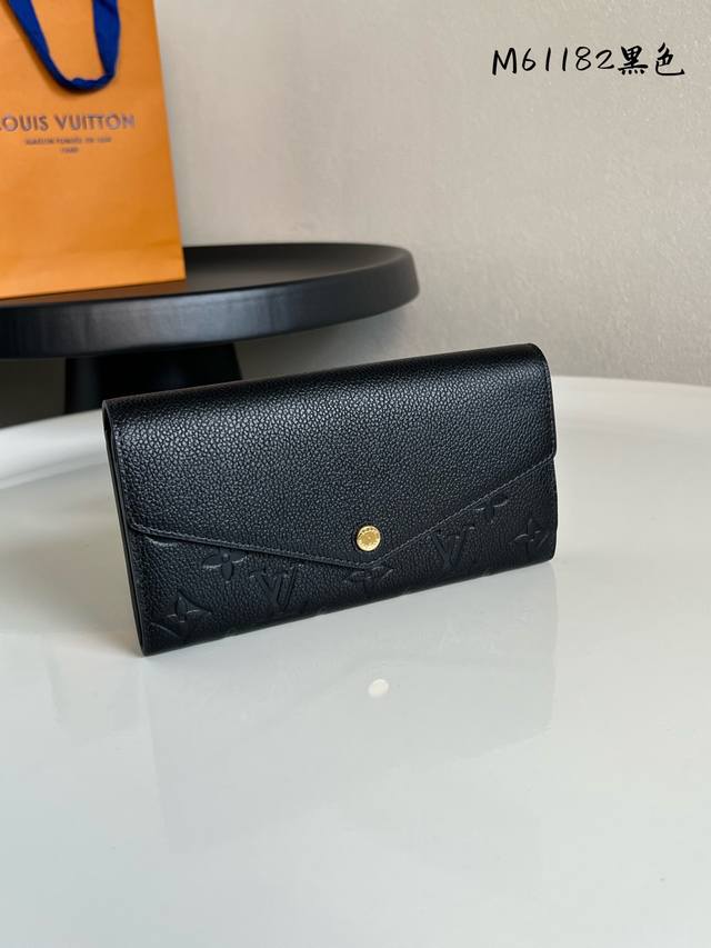 Factory Price P Chip Version M61182 Black This envelope-style Sarah wallet featu