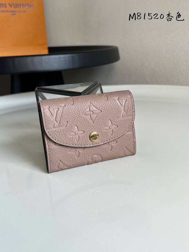 Factory Price: P M81520. This new apricot-colored women's coin purse and card ho